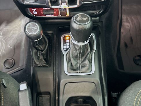 Used 2024 Jeep Wrangler Unlimited AWD/4WD image 23