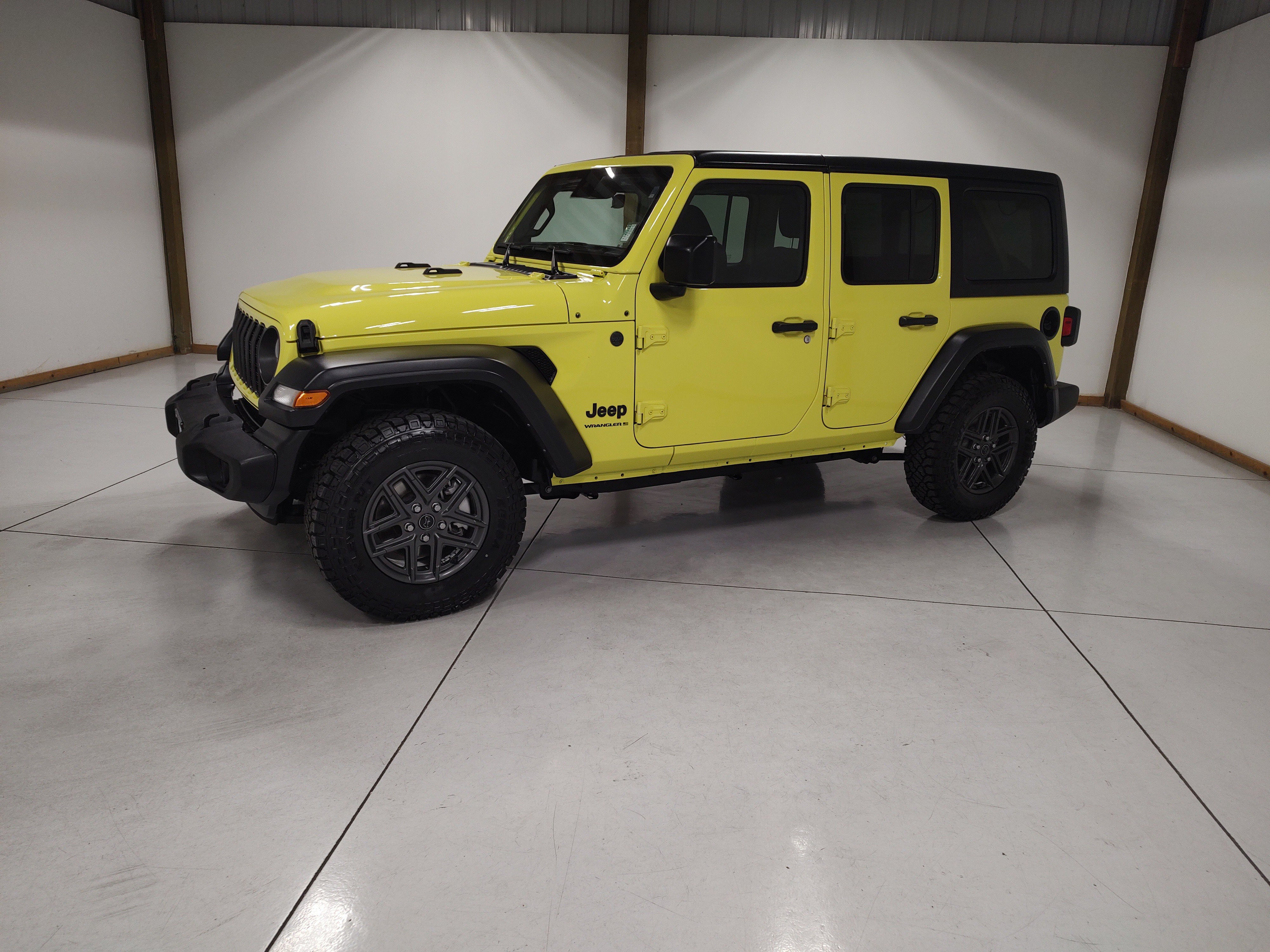 Used 2024 Jeep Wrangler Unlimited Sport AWD/4WD image 4