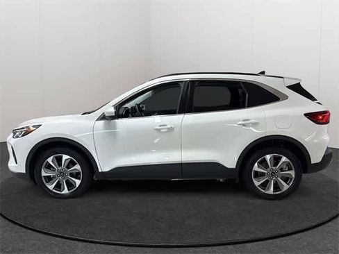 Used 2024 Ford Escape Platinum image 3