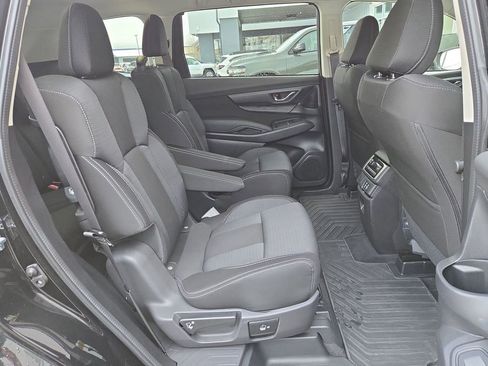Used 2024 Subaru Ascent Premium w/ Convenience Package image 17
