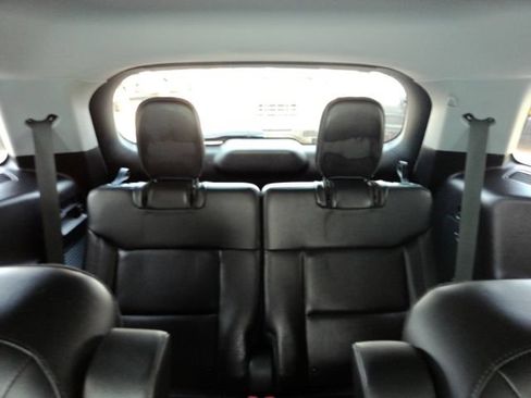 Used 2021 Ford Explorer XLT w/ Equipment Group 202A AWD/4WD image 33