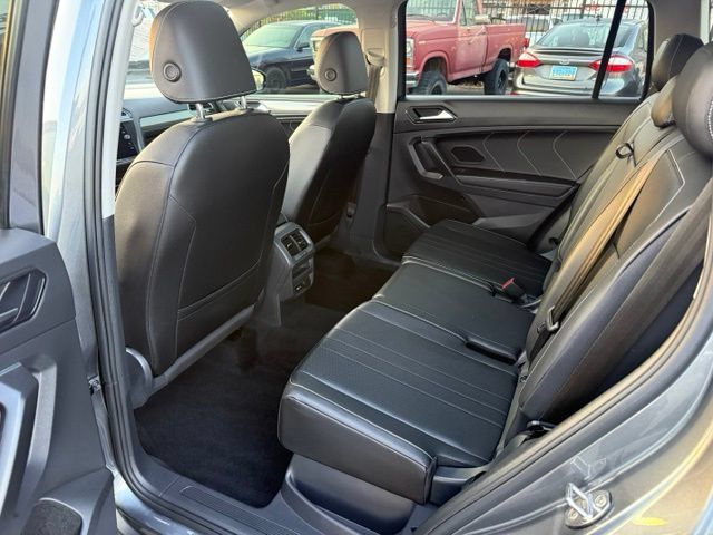 Used 2022 Volkswagen Tiguan SE AWD/4WD image 16