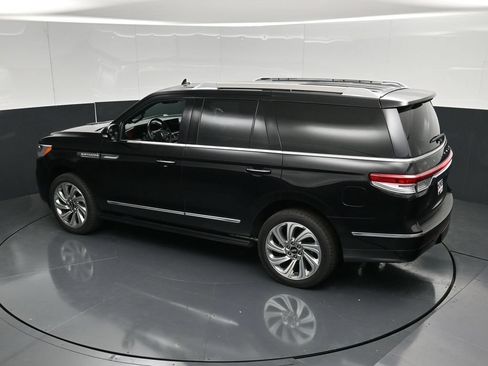 Used 2024 Lincoln Navigator Premiere AWD/4WD image 45