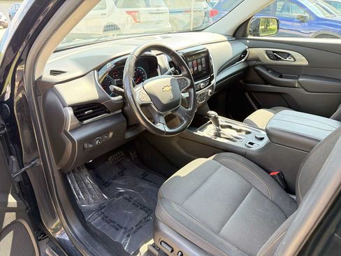 Used 2019 Chevrolet Traverse LT FWD image 2