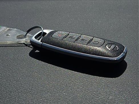 Used 2024 Nissan Pathfinder SV FWD image 16