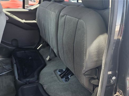 Used 2014 Nissan Frontier SV w/ SV Value Truck Package AWD/4WD image 12