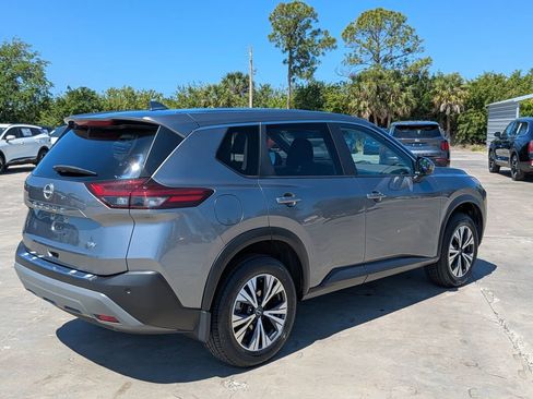 Used 2023 Nissan Rogue SV FWD image 8