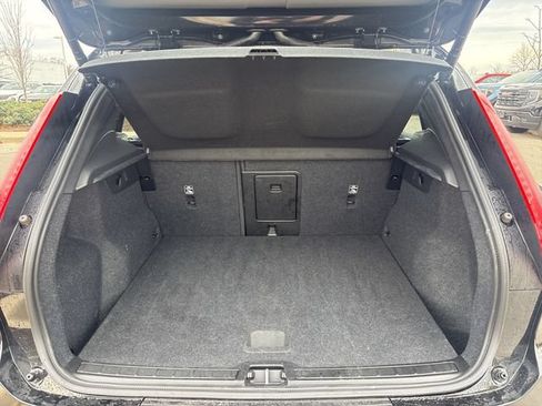 Used 2024 Volvo XC40 B5 Core AWD/4WD image 8