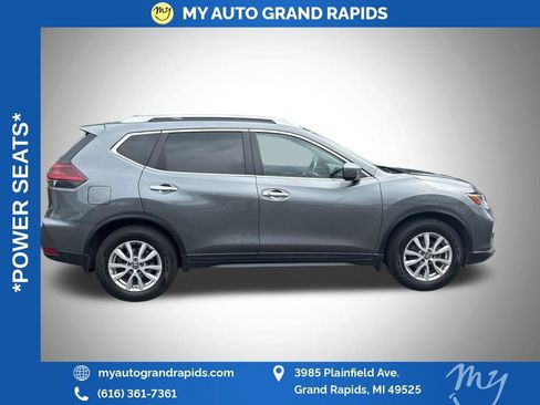 Used 2018 Nissan Rogue SV FWD image 3