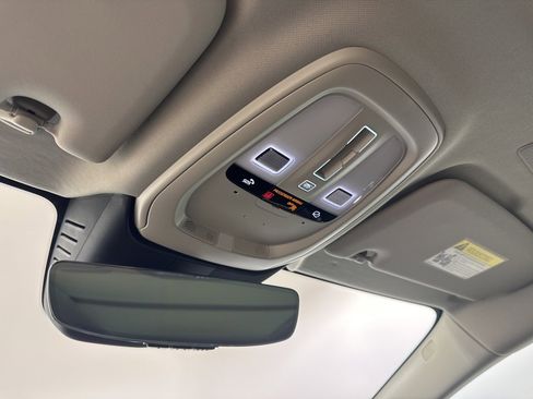 Used 2024 Volvo V60 B5 Cross Country Plus image 15