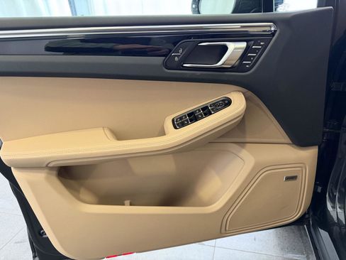 New 2026 Porsche Macan image 15