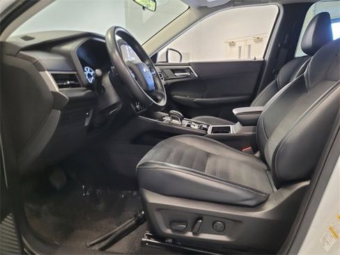 Used 2024 Mitsubishi Outlander SE Black Edition image 5