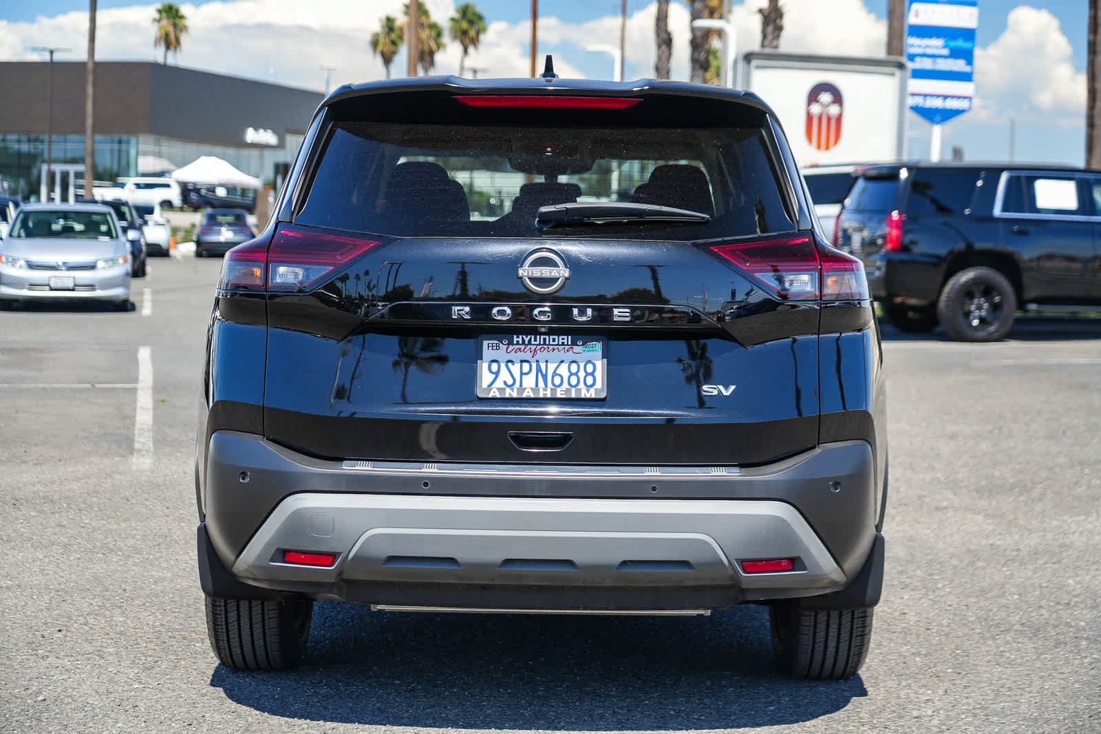 Used 2023 Nissan Rogue SV FWD image 8