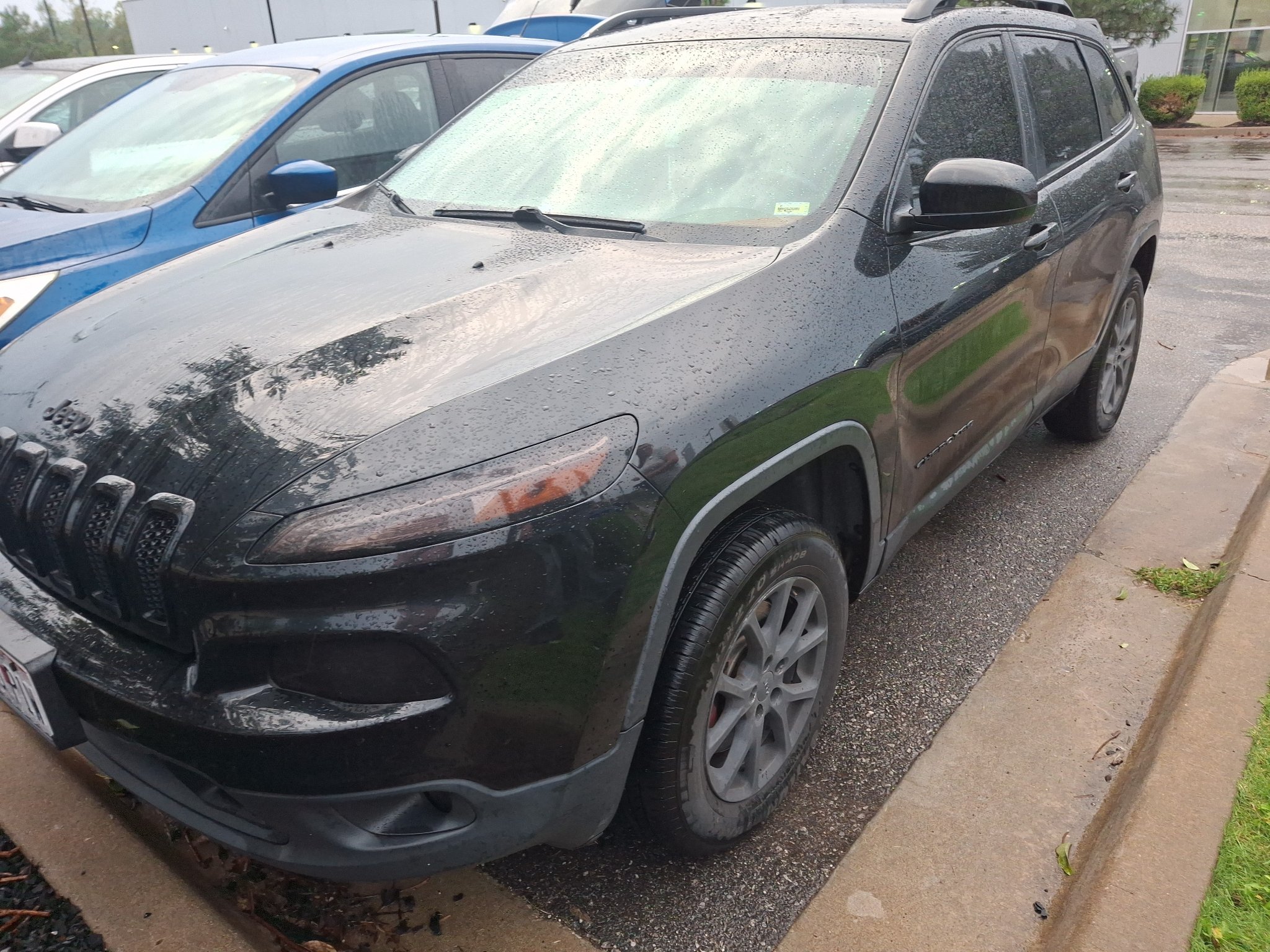 Used 2015 Jeep Cherokee Latitude w/ Cold Weather Group AWD/4WD image 7