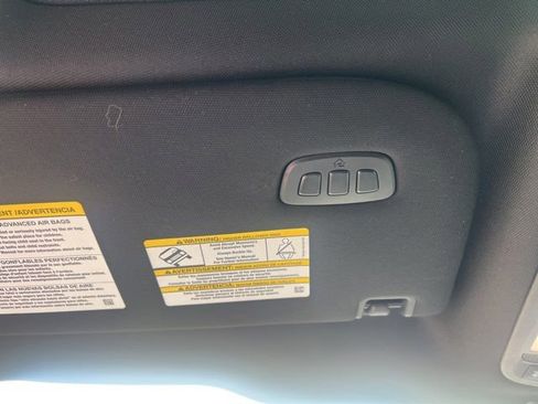 Used 2019 Ford F150 Lariat w/ Equipment Group 502A Luxury AWD/4WD image 32