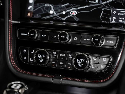 Certified 2022 Bentley Bentayga image 36