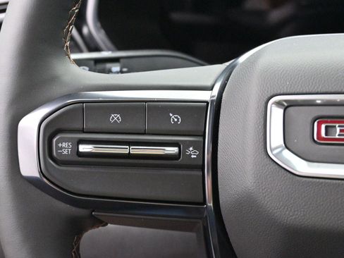 Used 2025 GMC Canyon AT4 w/ Technology Plus Package image 17