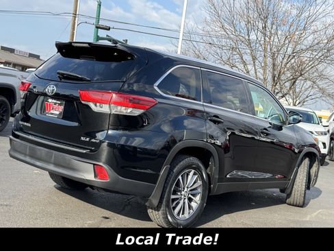 Used 2019 Toyota Highlander XLE image 3
