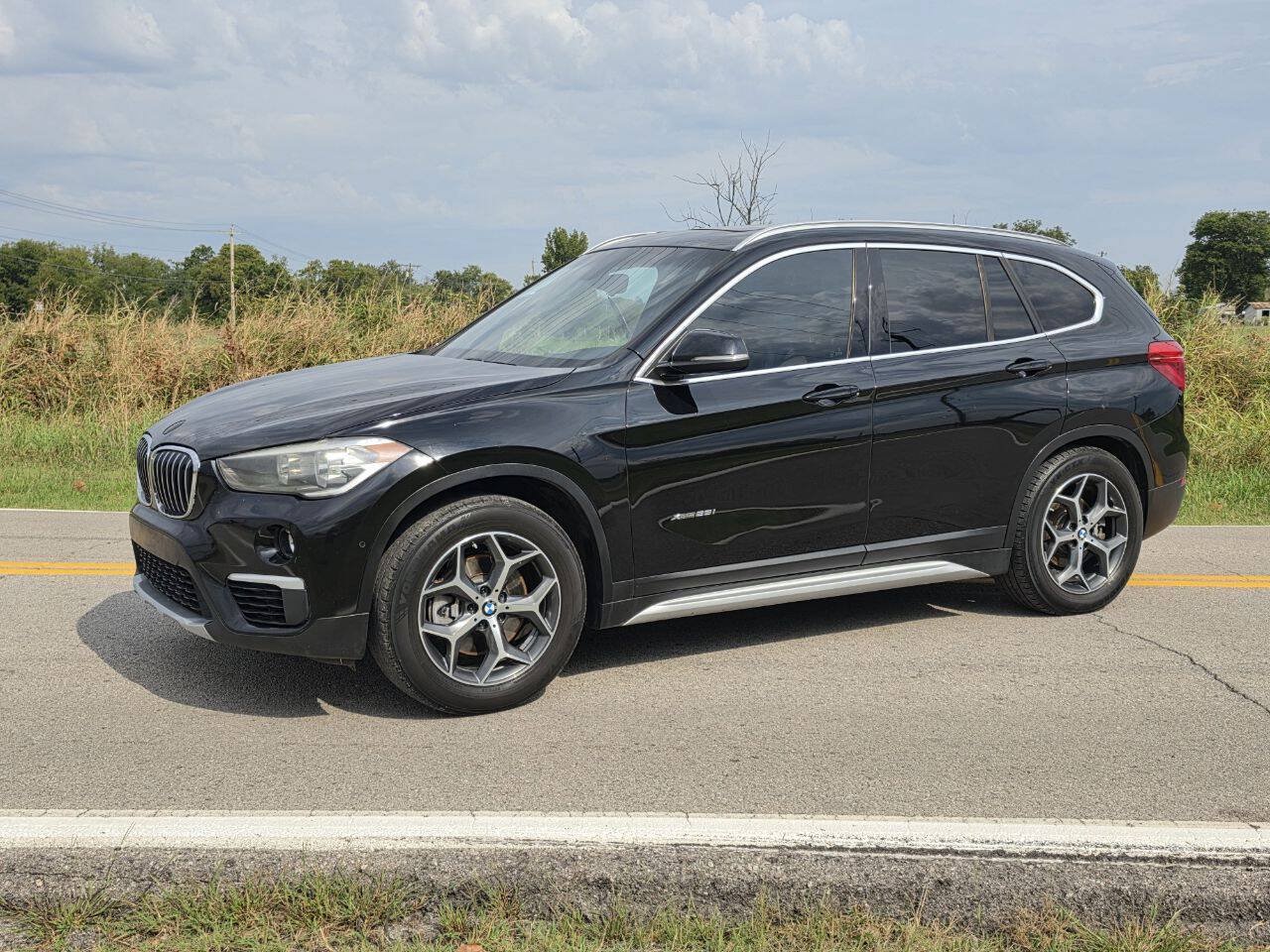 Used 2018 BMW X1 xDrive28i AWD/4WD image 1