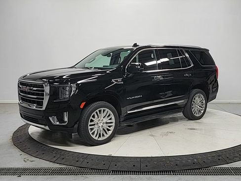 Used 2023 GMC Yukon SLT w/ SLT Premium Package AWD/4WD image 3