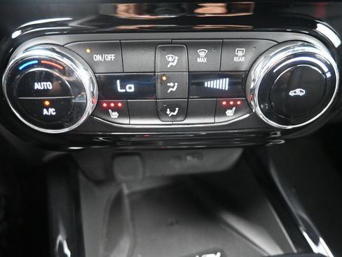 Used 2026 Chevrolet Trax RS w/ Sunroof Package FWD image 16