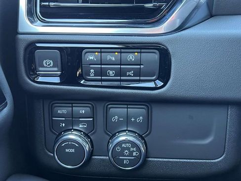 New 2026 GMC Yukon XL Elevation image 30