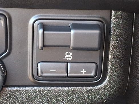 Used 2021 GMC Yukon SLT w/ SLT Luxury Plus Package image 28