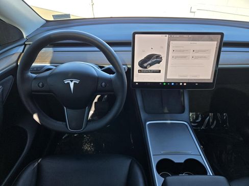 Used 2024 Tesla Model Y 2WD image 8