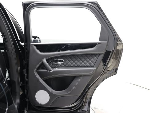 Used 2018 Bentley Bentayga AWD/4WD image 83