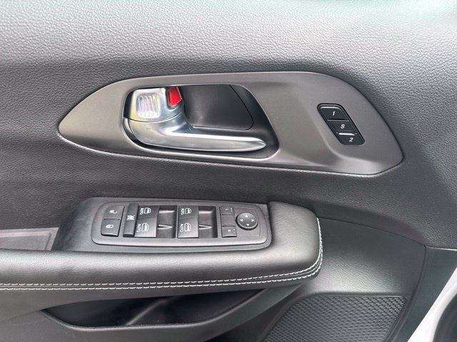 Used 2026 Chrysler Pacifica Select FWD image 10