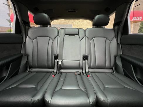 Used 2017 Audi Q7 3.0T Prestige w/ Prestige Package AWD/4WD image 32