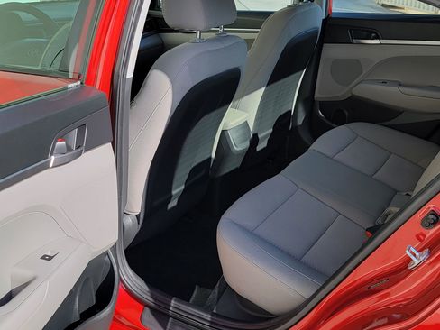 Used 2019 Hyundai Elantra SE image 18