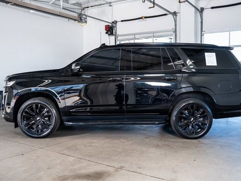 Used 2022 Cadillac Escalade Premium Luxury image 8