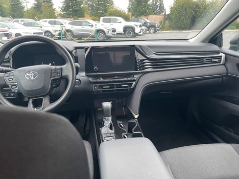 Used 2025 Toyota Camry LE image 27