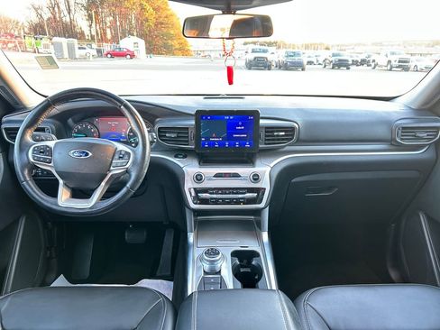 Certified 2022 Ford Explorer XLT w/ Equipment Group 202A image 14