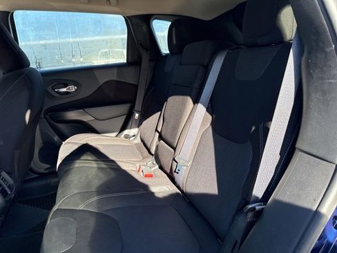 Used 2016 Jeep Cherokee Latitude w/ Cold Weather Group image 20