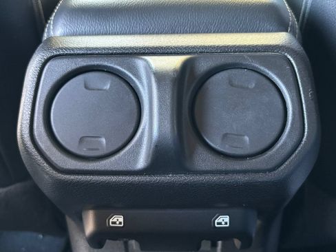 Used 2020 Jeep Gladiator Overland AWD/4WD image 18