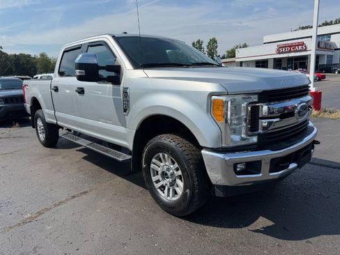 Used 2017 Ford F250 XLT w/ FX4 Off-Road Package AWD/4WD image 7