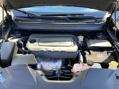 Used 2023 Jeep Cherokee Altitude Lux image 41