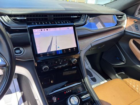 Used 2022 Jeep Grand Cherokee Summit w/ Luxury Tech Group V AWD/4WD image 20