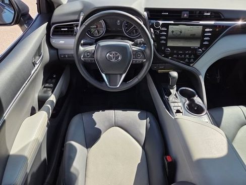 Used 2020 Toyota Camry XLE FWD image 4