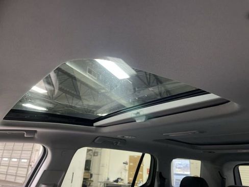 Used 2023 GMC Acadia SLE w/ Driver Convenience Package image 22