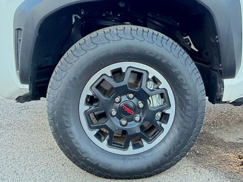 Used 2025 Toyota Tacoma TRD Off-Road AWD/4WD image 28