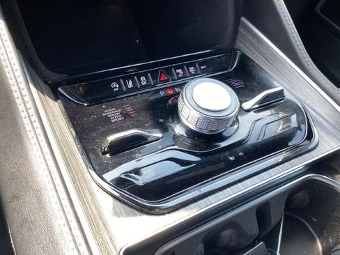 Used 2023 Jeep Wagoneer Series III w/ Preferred Equipment Group AWD/4WD image 14