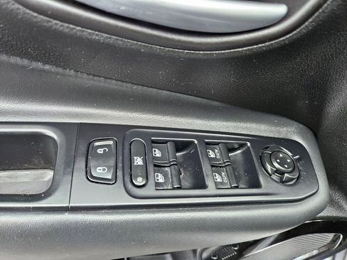 Used 2018 Jeep Renegade Altitude image 18