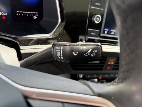 Used 2022 Volkswagen Jetta SE FWD image 19