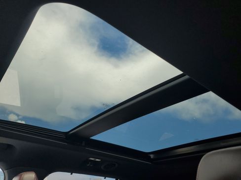 Used 2020 Ford Explorer Platinum w/ Premium Technology Package image 11