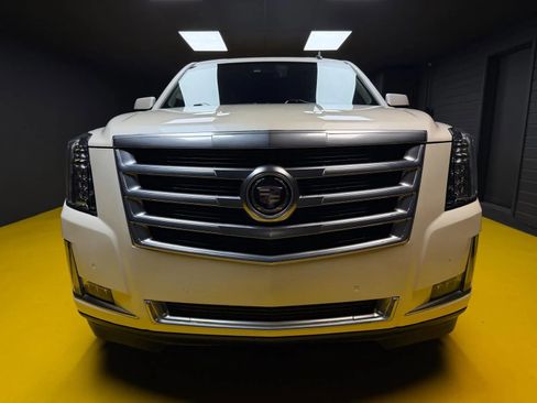 Used 2015 Cadillac Escalade Premium AWD/4WD image 2