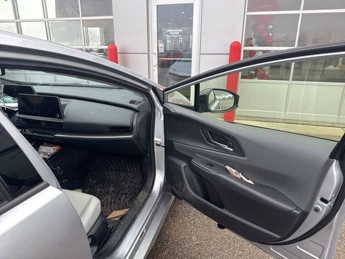 Used 2024 Toyota Prius XLE FWD image 11