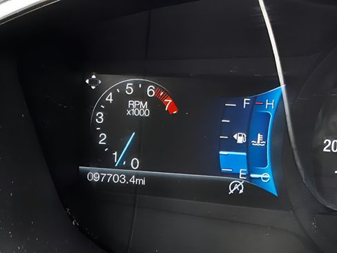 Used 2018 Ford Fusion SE w/ Fusion SE Technology Package FWD image 25